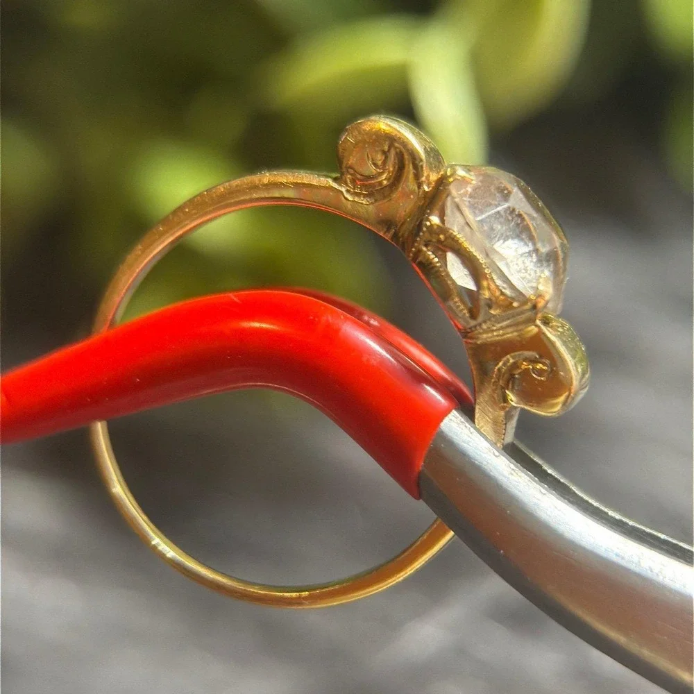 10k Gold Circle Stone Ring